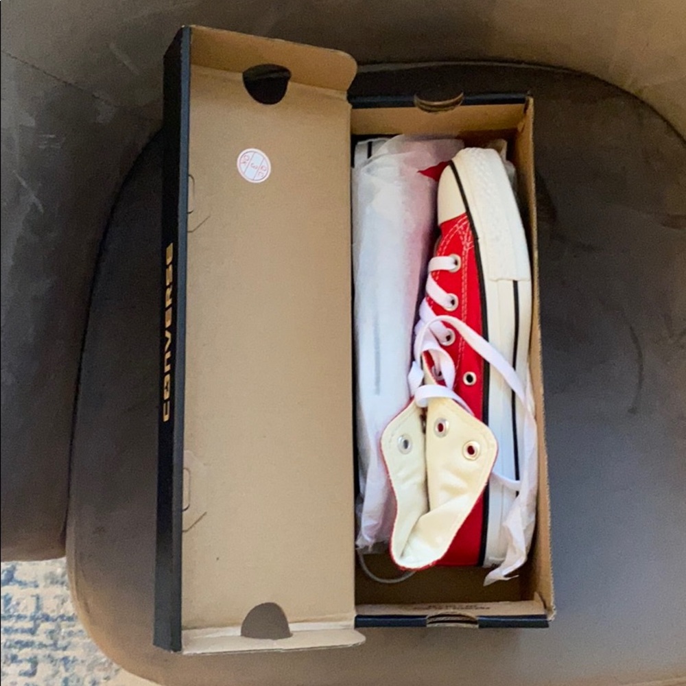 Red Converse NEVER BEEN WORN
